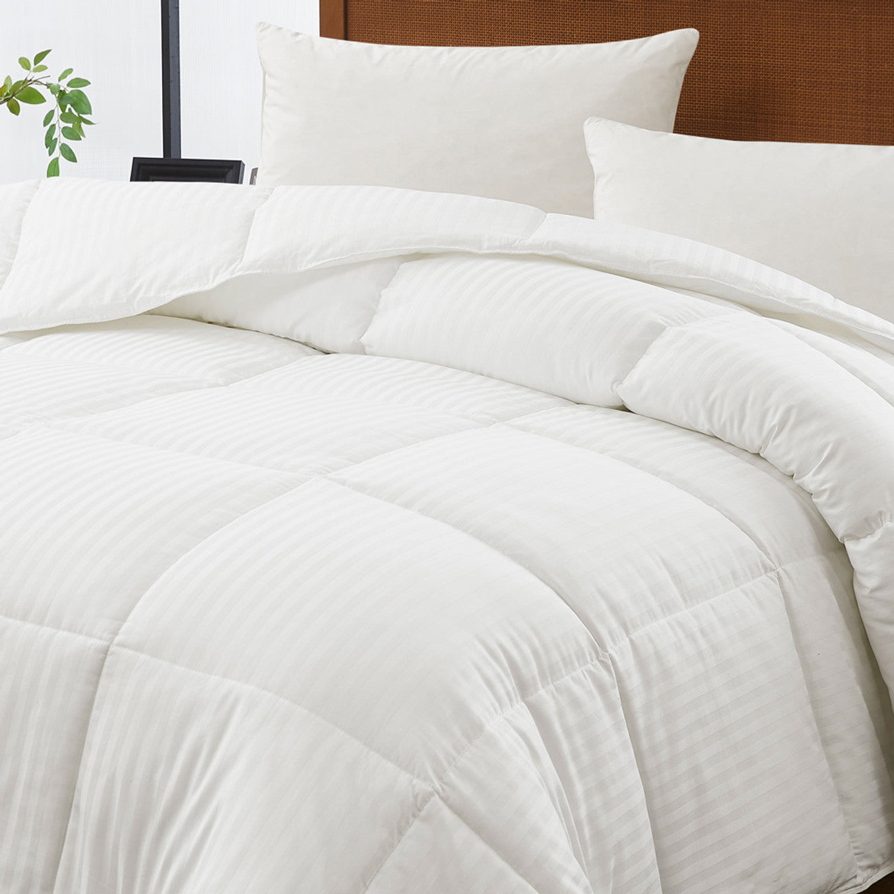 Eddie Bauer Lightweight PrimaLoft Down Alternative Comforter