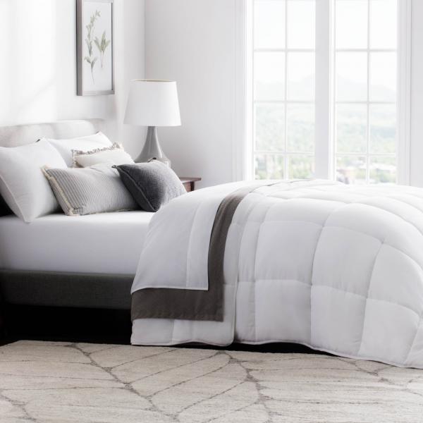 Weekender Down Alternative Microfiber Comforter,