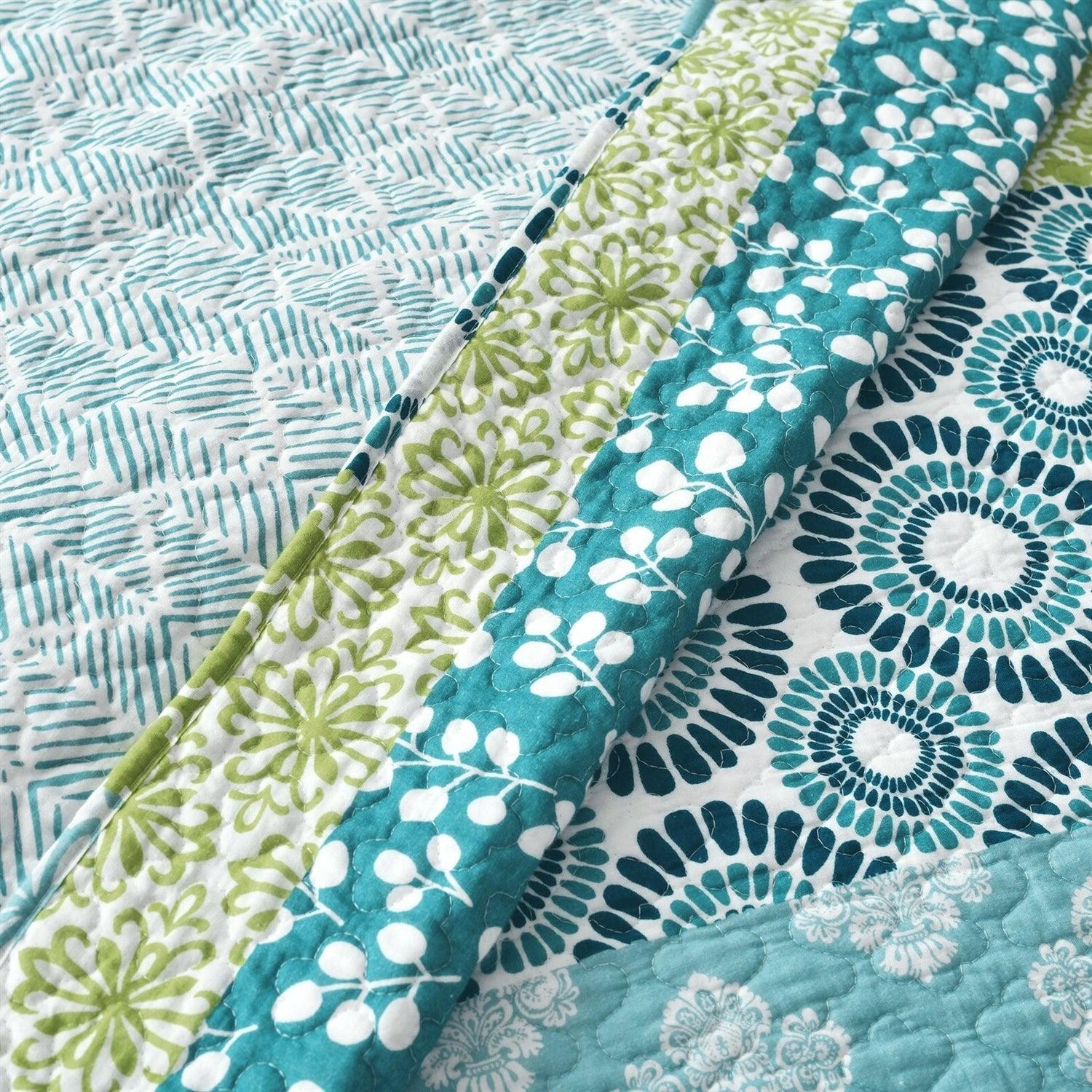 Full/Queen Cotton 3 Piece Reversible Blue White Green Floral Damask Quilt Set - beddingbag.com