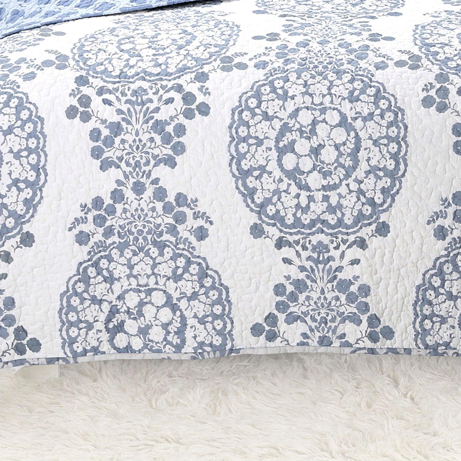 King 3-Piece Reversible Cotton Quilt Set with White Blue Floral Medallion Design - beddingbag.com