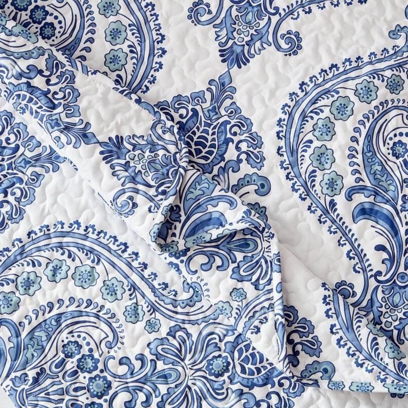 Twin Size Soft Microfiber Reversible Blue/White Baroque Floral Design Quilt Set - beddingbag.com